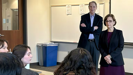 U.S. Senator Ron Wyden and U.S. Representative Suzanne Bonamici talk with students at the Ballmer Institute